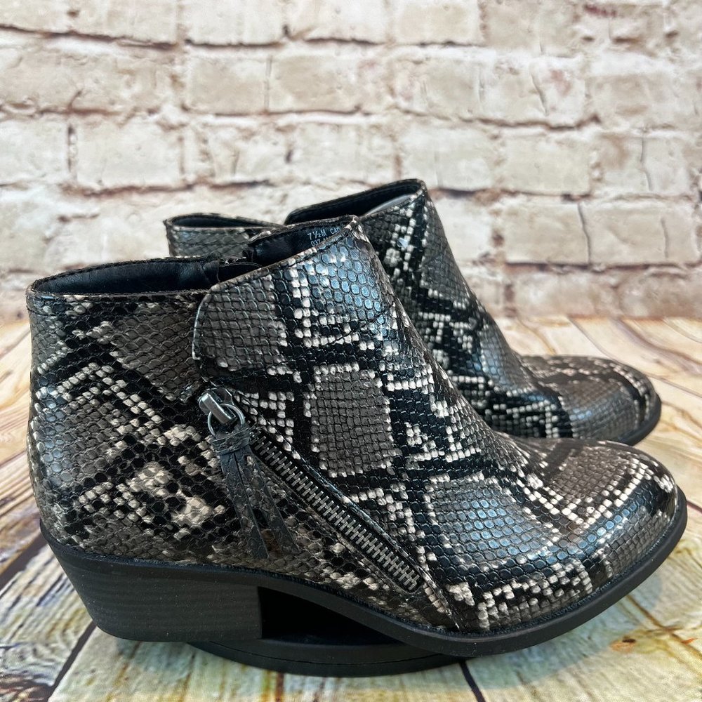 Arizona Women's Western Gray Snake Print Side Zip Ankle Boots Booties Size 7